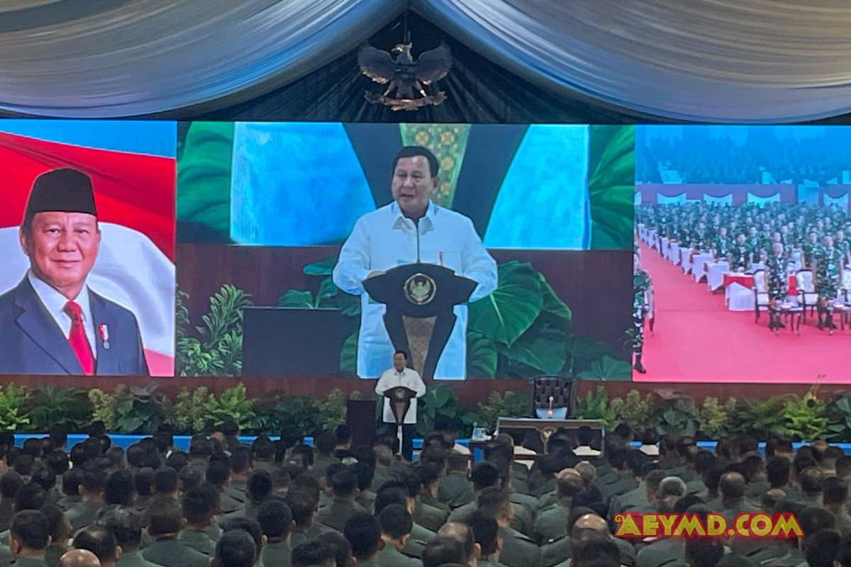 Prabowo Sapa Prajurit TNI Sebelum Memberikan Pengarahan di Istana Bogor